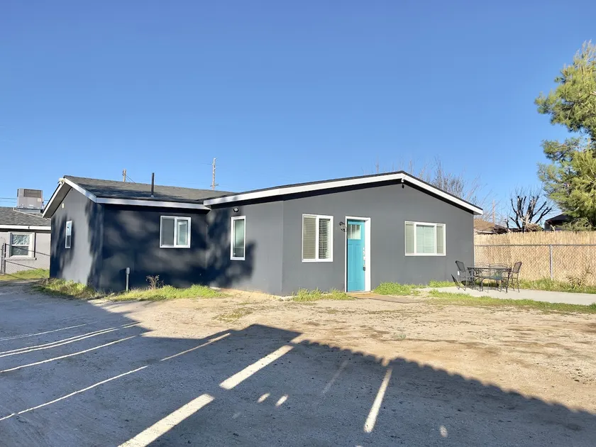 Secluded Charming 3BR Retreat + Oversize Parking - Image 1
