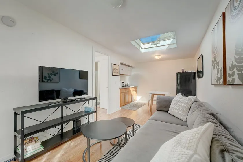 Marbella Lane -Cozy 1BR Studio in Palo Alto DWTN - Image 1