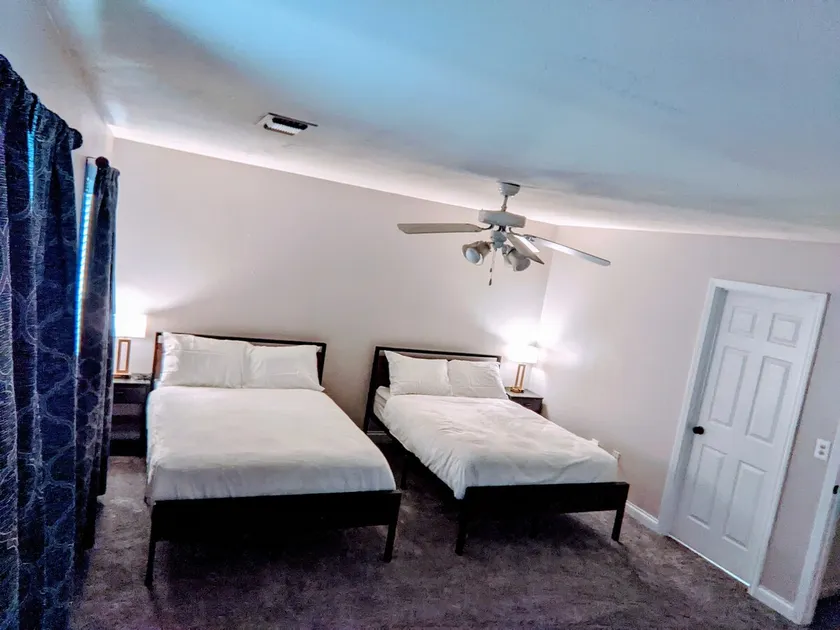 cozy and comfy with lake view - Image 1