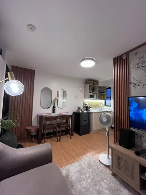 Glam Suite Posh Staycation near PH Arena - Image 1
