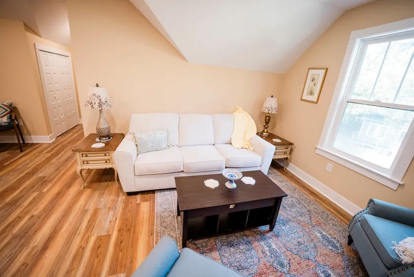 Sunburst House Apartment - Image 1