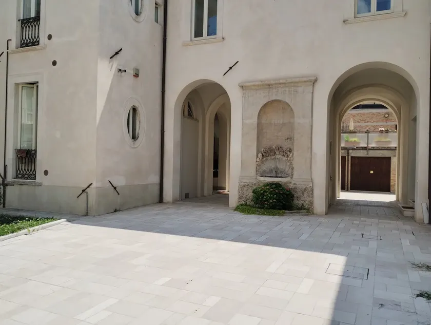 L'Aquila center for short periods - int. 8 - Image 1