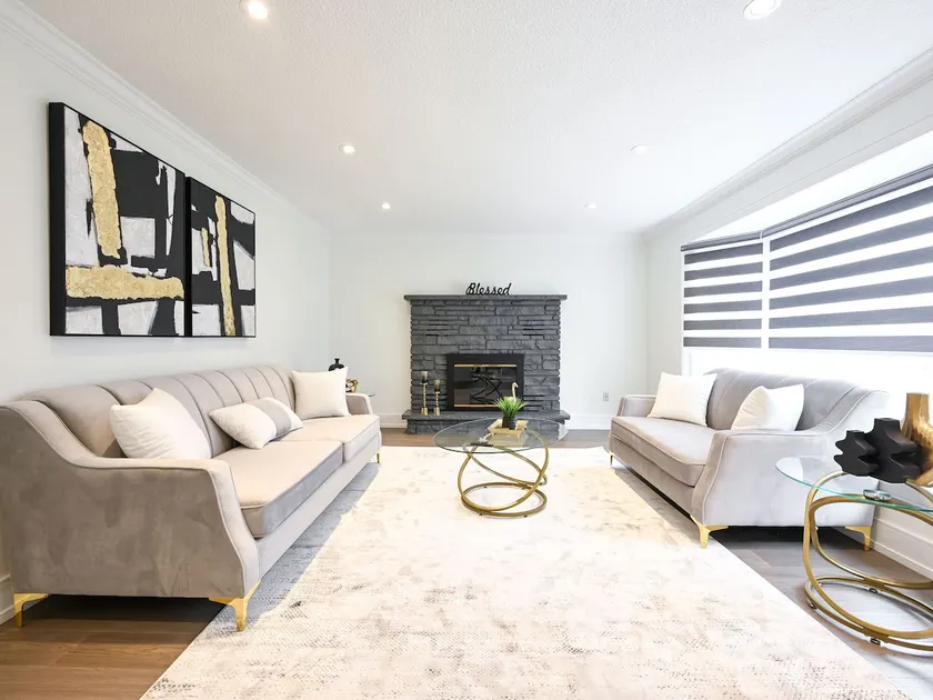 Newly Renovated Home in Whitby - Image 1