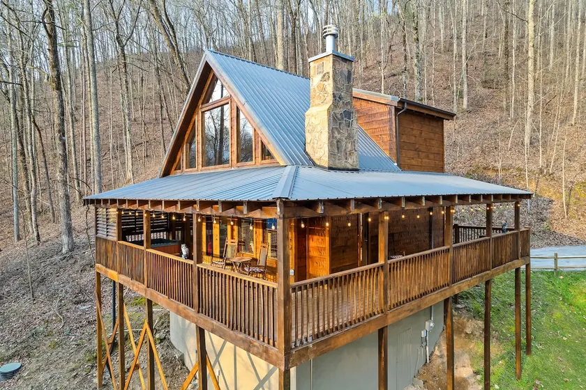 Wildlife & Views! Fall Colors, Hot Tub, Games! - Image 1