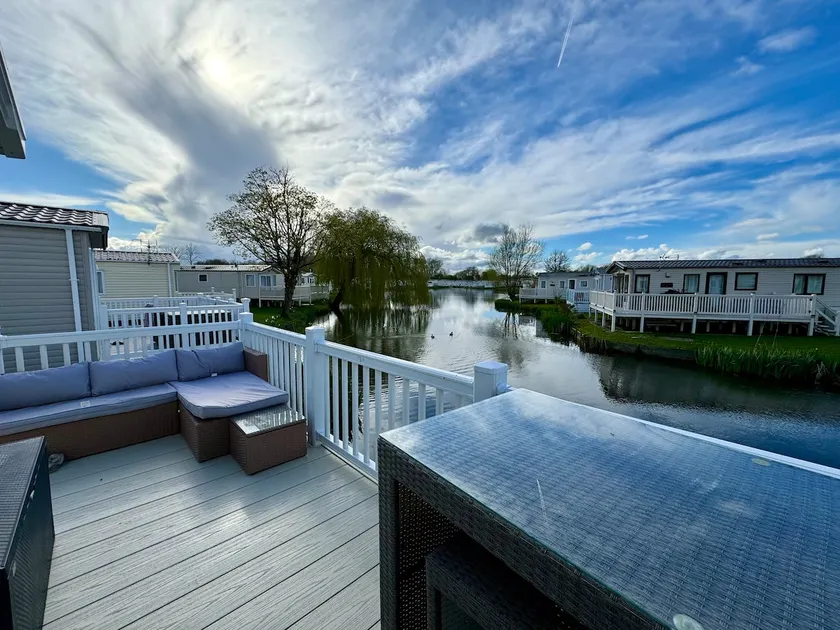 Drakes View Dog friendly chalet - Image 1