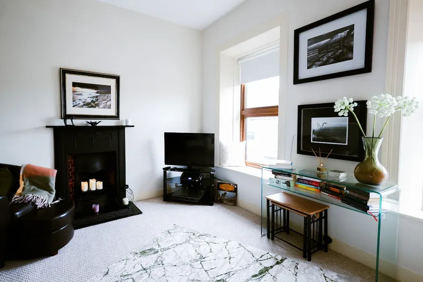 Bridge View Apartment - Image 1