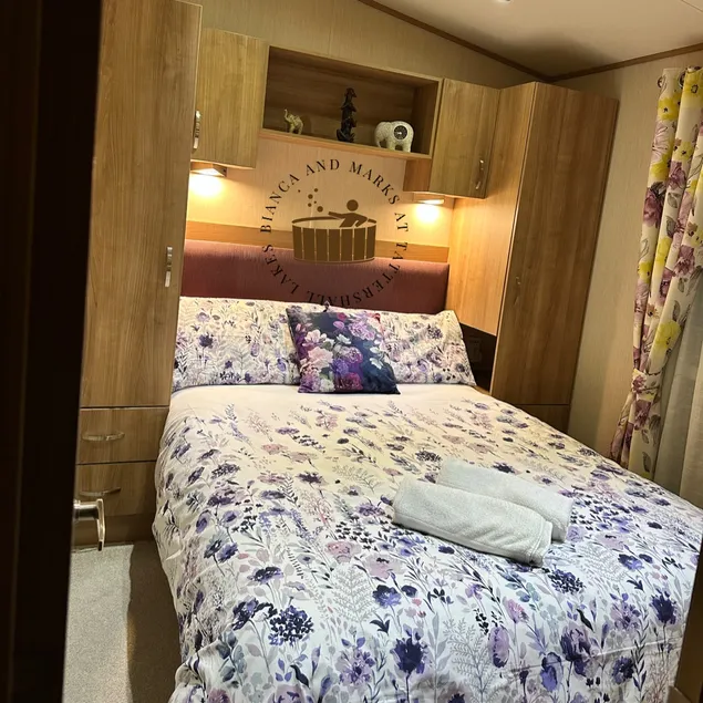 Bianca and marks 8 berth Caravan with Hot tub - Image 1