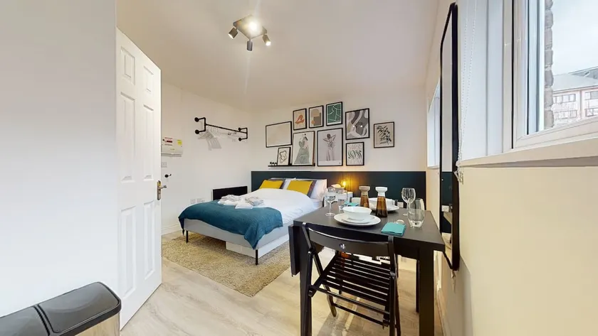 Modern Studio 5 - Regents Park - Image 1