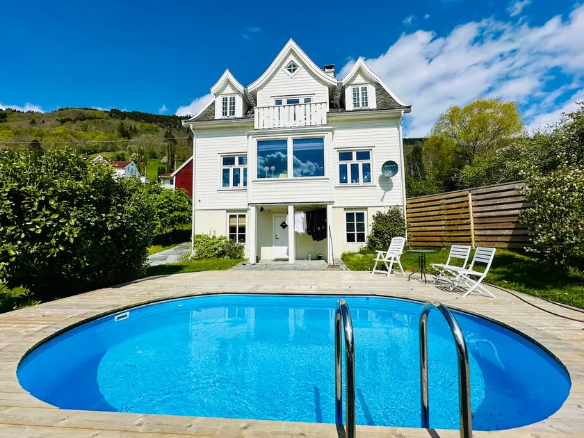 Leikanger Fjordhotel - Unike Hoteller - Image 1
