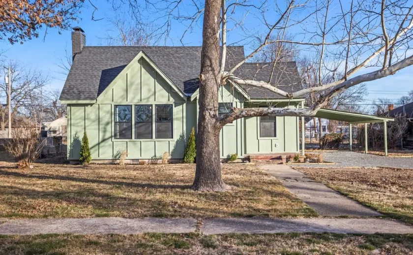 Spacious 3-bedroom house close to Mid-America! - Image 1
