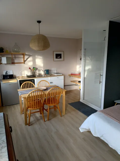 Studio with parking - Image 1