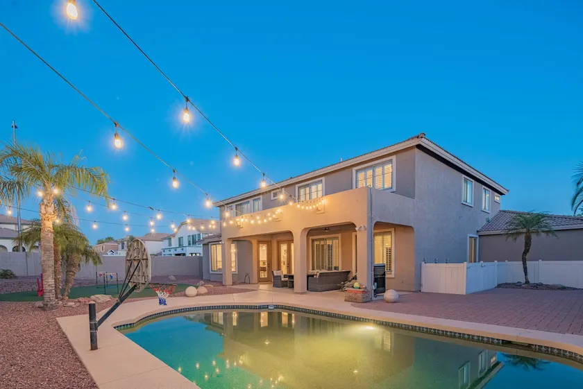 Spacious Fun Retreat: 8BR|4.5BTH|Pool|Game room - Image 1