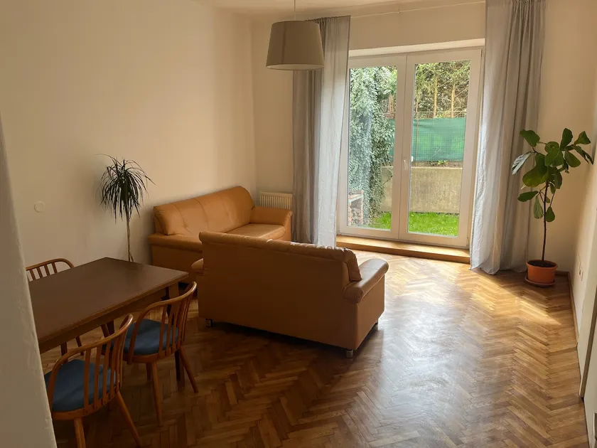 3 bedroom apartment with garden and parking space - Image 1