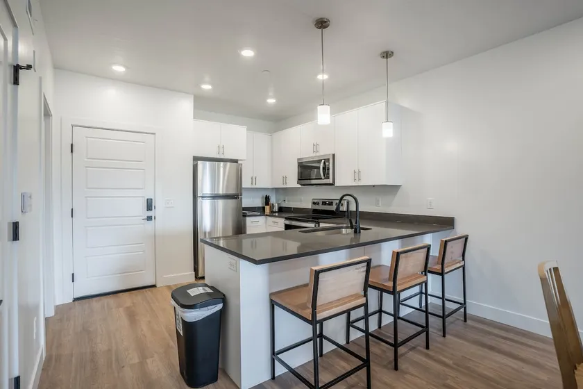 Walkable Center St Apt - 8min to BYU - 1min to I15 - Image 1