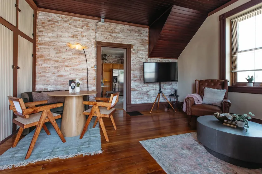 Elegant 3BR in the Heart of Historic Ste Genevieve - Image 1