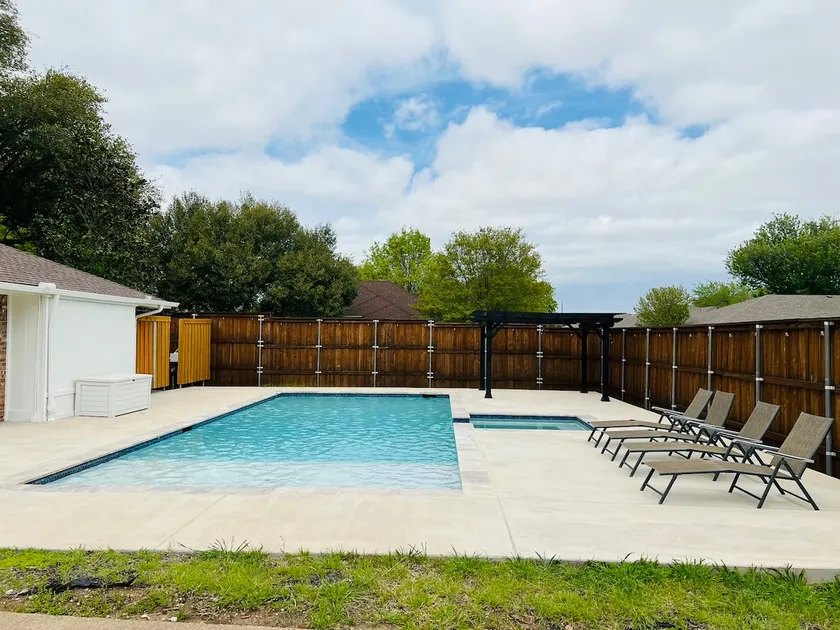Pool Backyard • Hot Tub • Dallas - Image 1