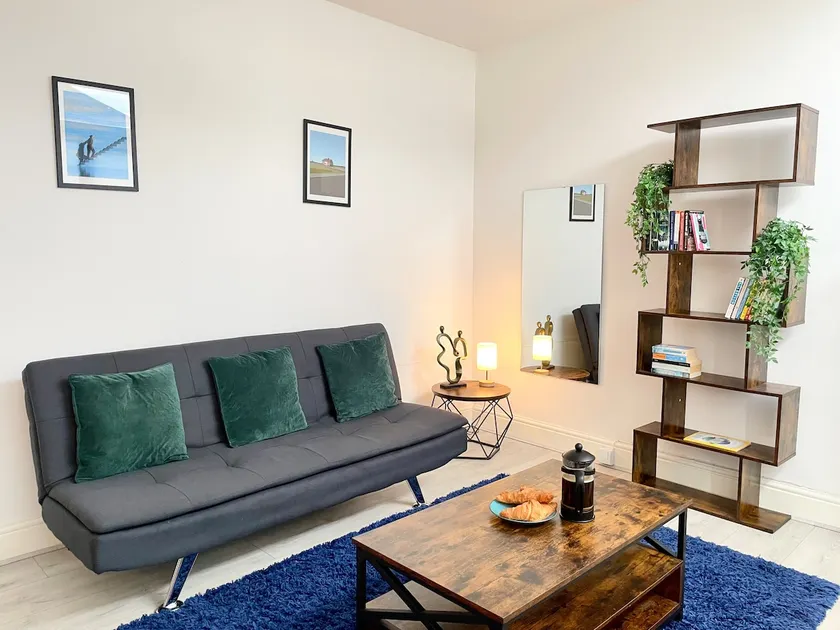 Cosy Prenton home near Tranmere Club and Liverpool - Image 1