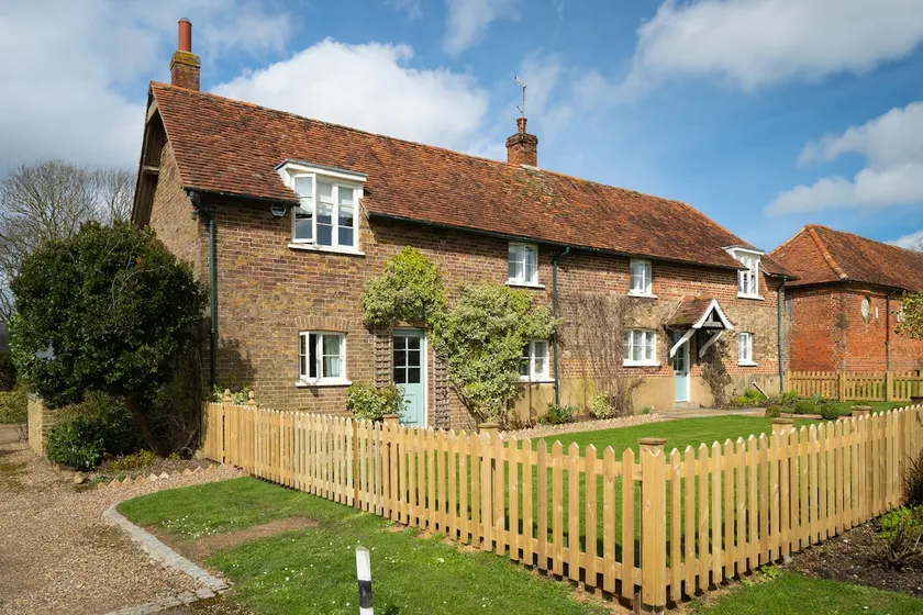 Charming 4 Bed Cottage in Herts Countryside - Pass the Keys - Image 1