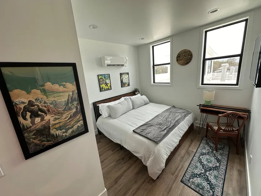 Town Talk: Apt 8 - Image 1
