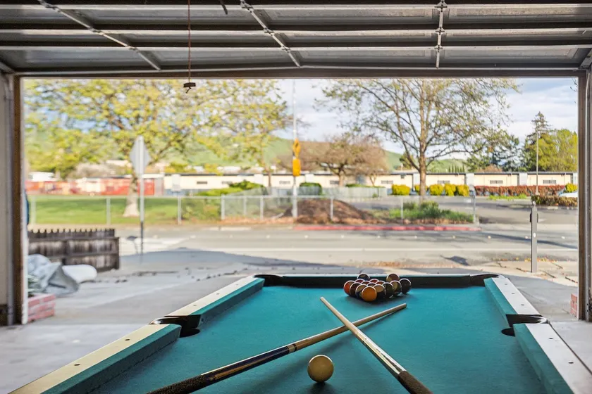 Pet Friendly, 5m to Niles District, Pool Table - Image 1