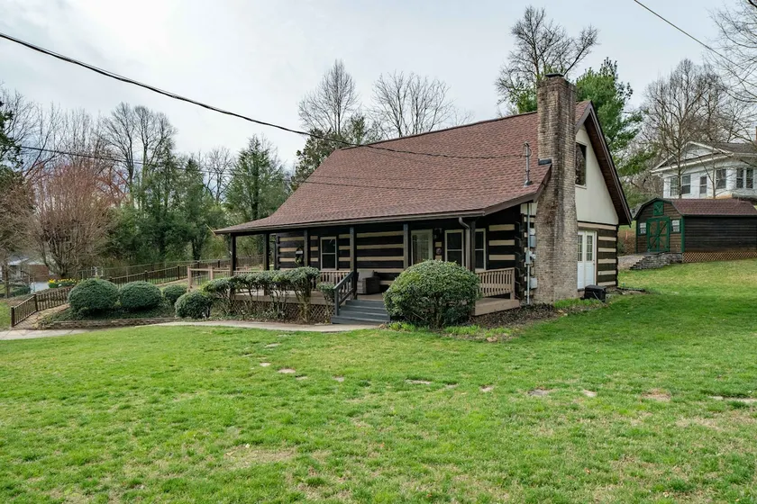 Cabin Retreat w/ Pool in Bristol - Image 1