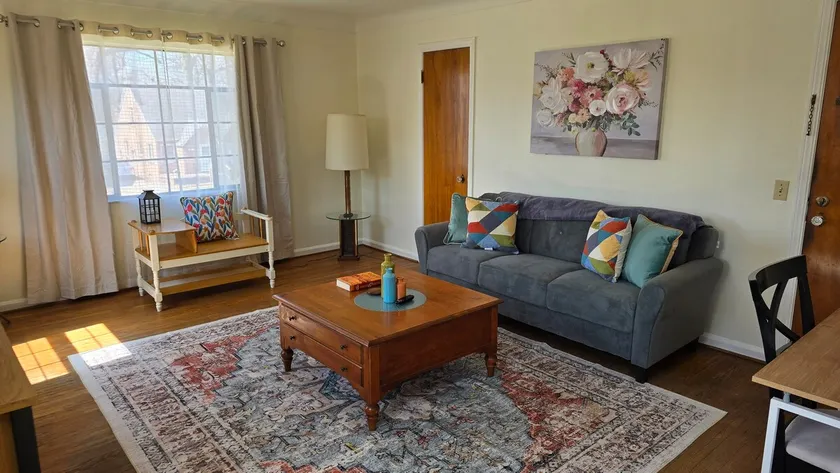Cozy 1-Bedroom/1-Bath Unit - Image 1
