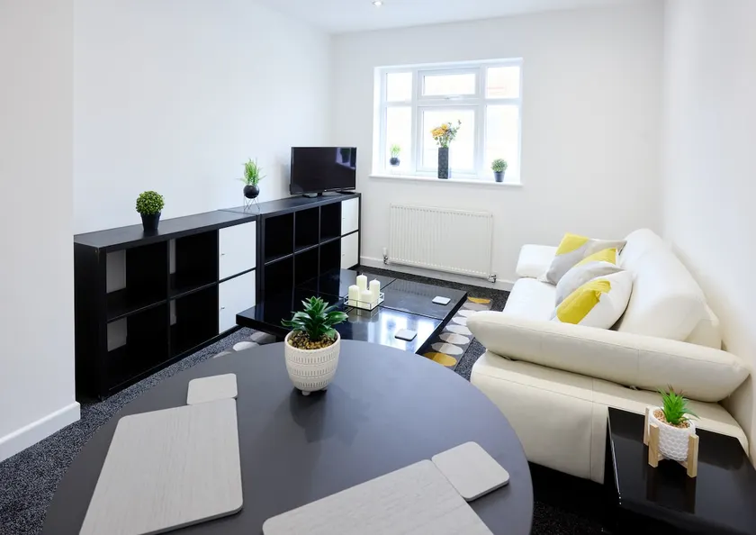A Modern & Welcoming Apartment - Image 1
