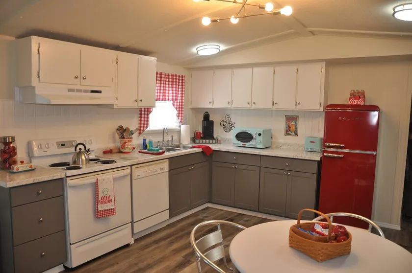 Retro Retreat - Image 1