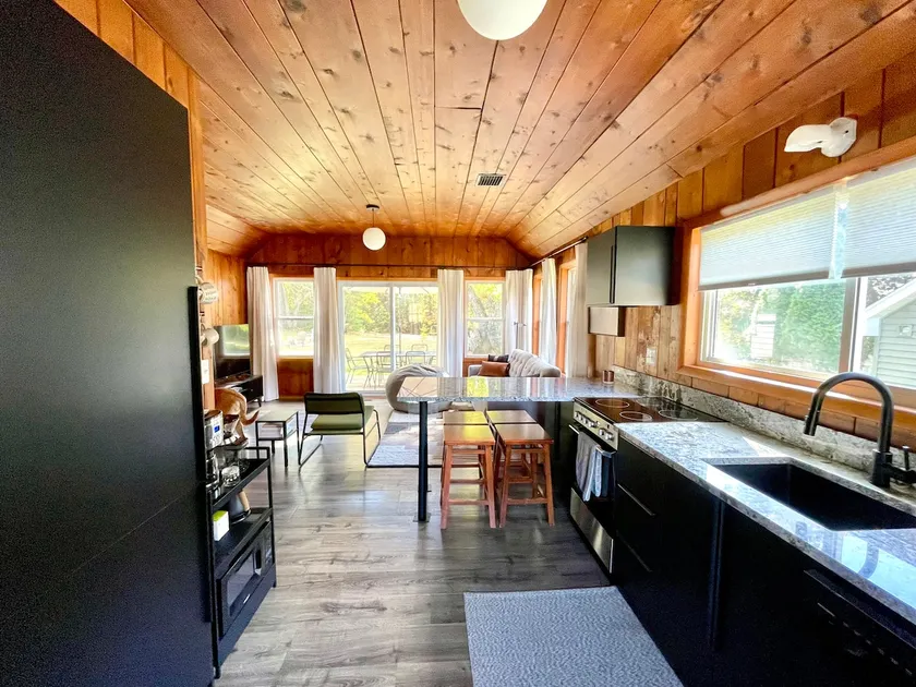 Little Moon Cabin: Ski, Golf, Lake, Walk to Town - Image 1