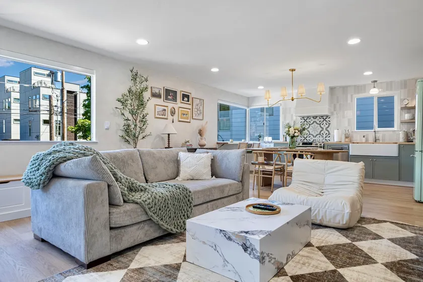 NEW | 2BD Trendy Suite|Free Parking| AC - Image 1