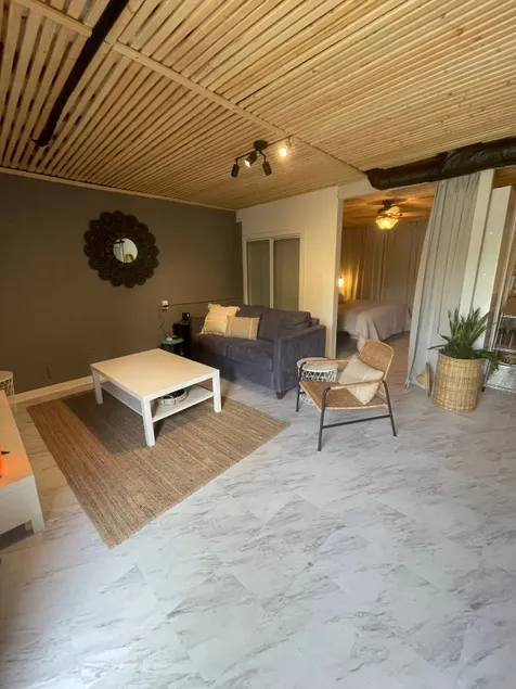 Spacious Studio Apt. Glen Ellen - Image 1
