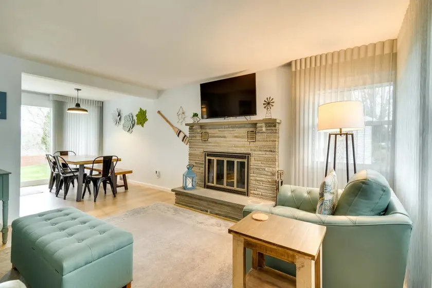 Family/Pet-Friendly w/ yard by Lake Ontario - Image 1