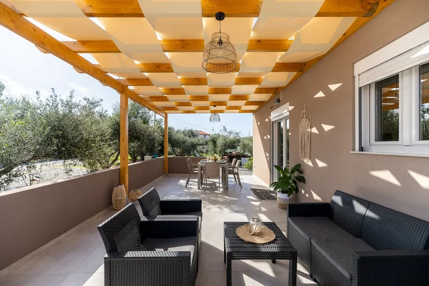 Newly Built Home with Garden, 400m to Beach - Image 1