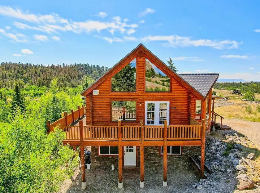 Stunning 2 Bedroom 1.5 Bath Cabin on 3.5 Acres - Image 1