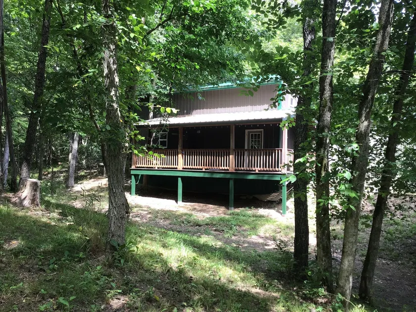 Bunkhouse in the Ozarks with access to creek park - Image 1