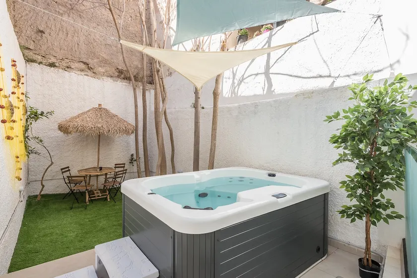 Kastela's Harbor Retreat with Jacuzzi - Image 1