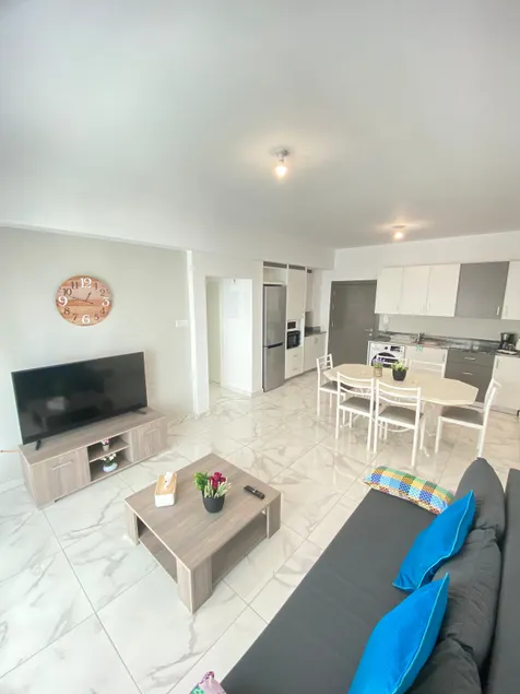 Stylish Central 1BR | Free Parking | Quiet Area - Image 1