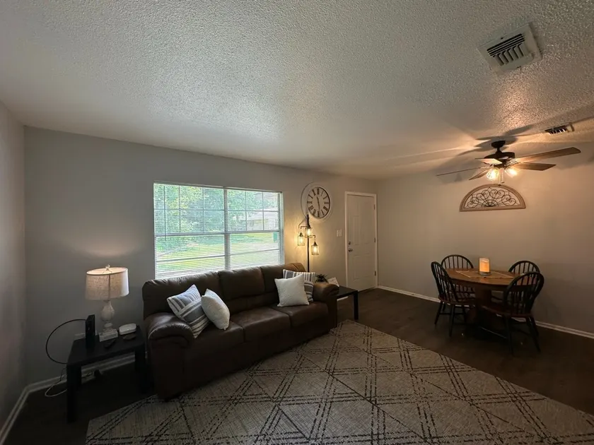 Quiet Space - Piney Woods 8 - King Bed - Image 1