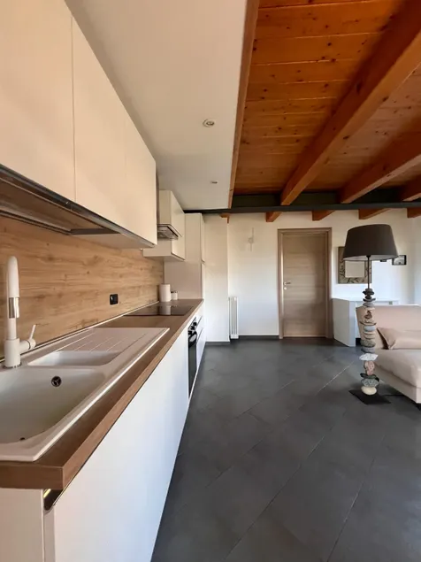 Charming apartment 1 with patio and mountain views - Image 1
