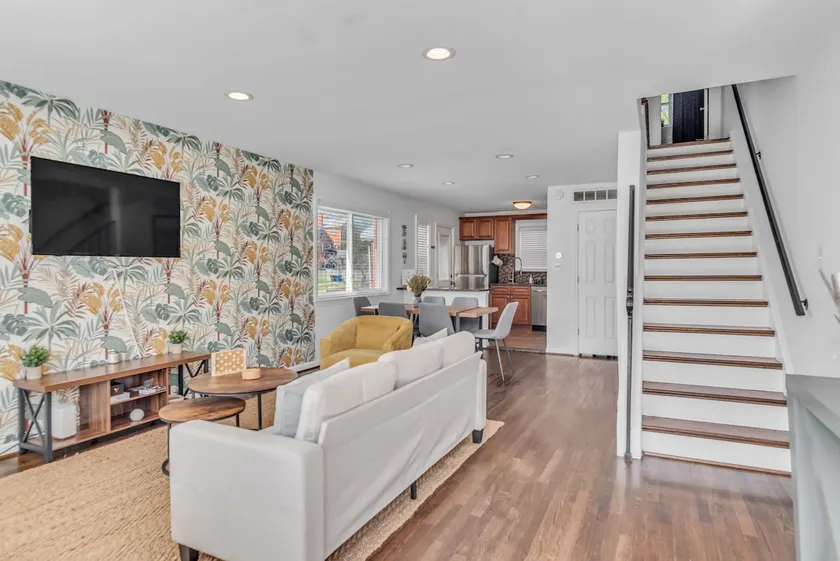 Tropical Style Oasis with Modern Comfort - Image 1