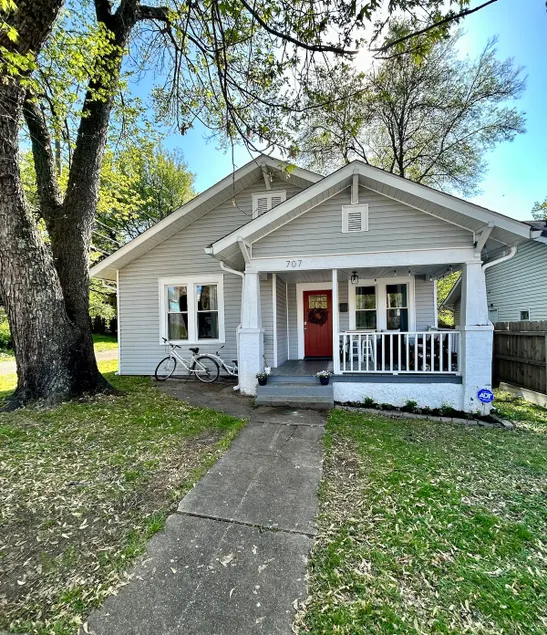 Cute Bungalow Close to Downtown and UTK - Image 1