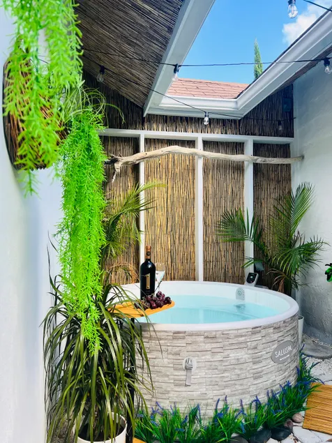 Hot tub near Everglades Park and Florida Keys - Image 1