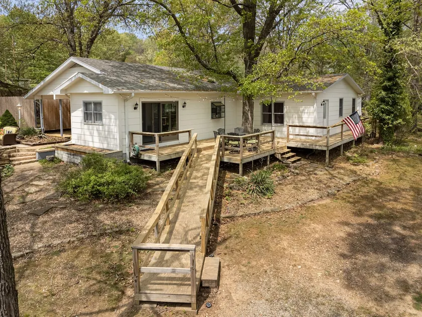 Peaceful 2BR Lakefront Home Full Kit/Game Room - Image 1
