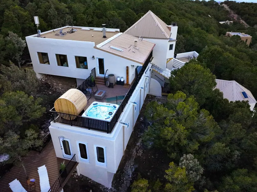 Le Boudenly | Panoramic View • Jacuzzi • Dry Sauna - Image 1