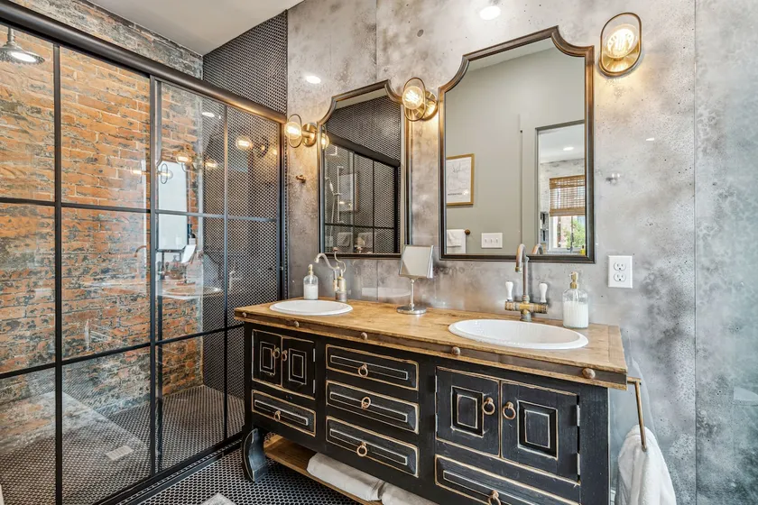 Cozy Hot Tub Escape, Walkable to Bars/Restaurants - Image 1