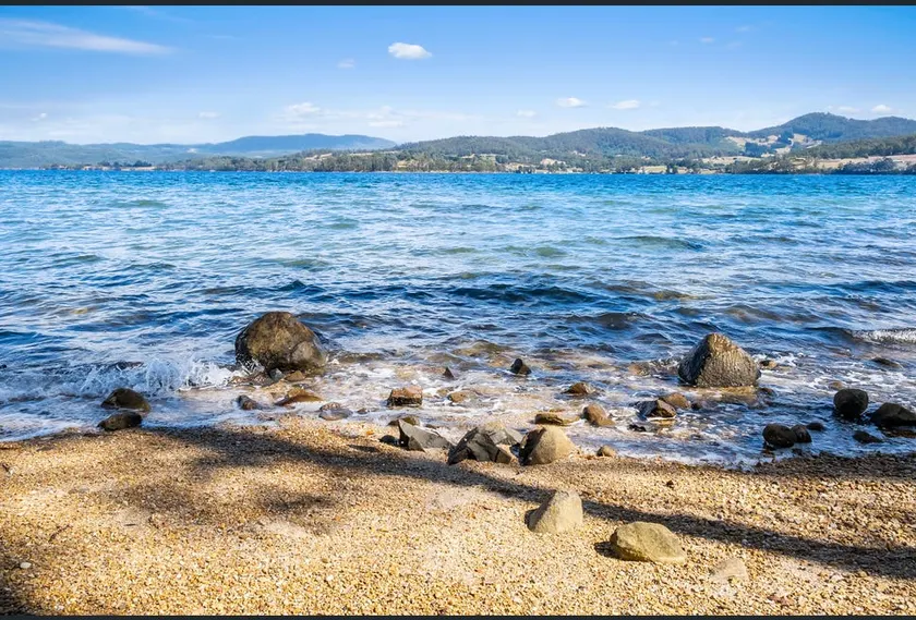 *SeaWhisper* waterfront, secluded beach, kayak - Image 1