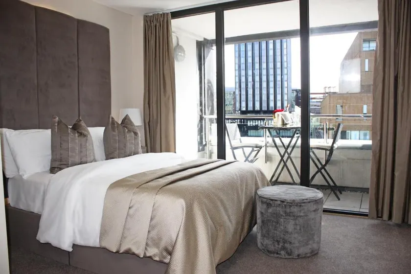 Modern & Stylish 1 Bed Apartment in Liverpool - Image 1