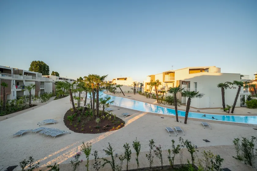 Design Apartment in Jesolo Caribbean Resort - Image 1