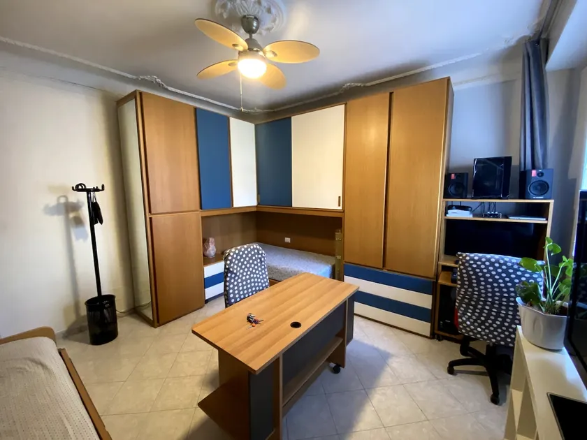 Renovated with two single beds - Image 1