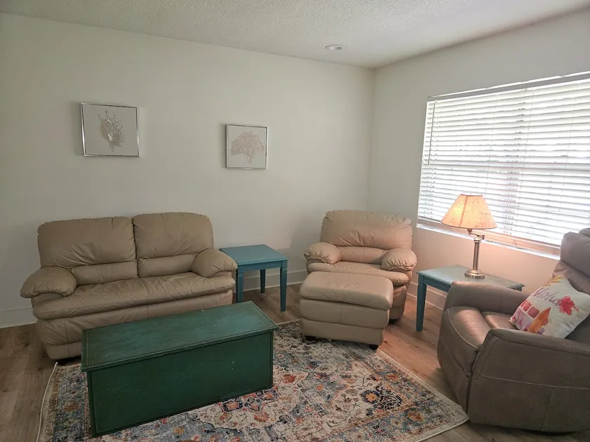 Cute, Comfortable Bungalow - Image 1